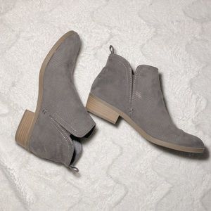 Universal Thread 2” Inch Ankle Booties